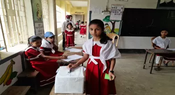 পিরোজপুরে গণতন্ত্র চর্চায় স্কুল কেবিনেট নির্বাচনে শিশুরা
